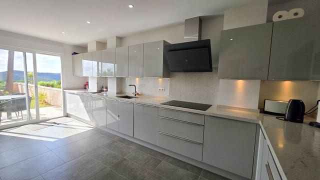 4 soveværelse Semi-Rækkehus til salg i La Duquesa / Puerto de la Duquesa, Manilva med swimmingpool garage - € 525.000 (Ref: 10158698)