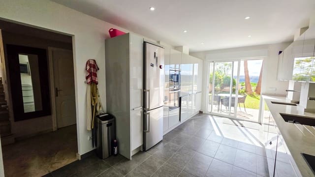 4 soveværelse Semi-Rækkehus til salg i La Duquesa / Puerto de la Duquesa, Manilva med swimmingpool garage - € 525.000 (Ref: 10158698)