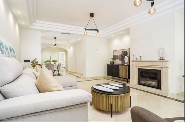 3 bedroom Apartment for sale in Marbella with pool garage - € 1,020,000 (Ref: 10165821)