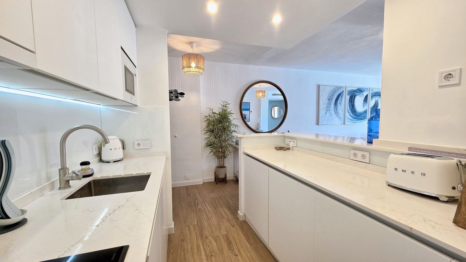2 bedroom Apartment for sale in La Duquesa / Puerto de la Duquesa with garage - € 395,000 (Ref: 10167921)