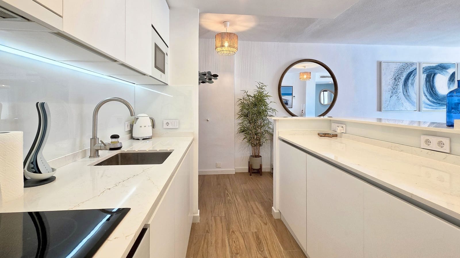 2 bedroom Apartment for sale in La Duquesa / Puerto de la Duquesa with garage - € 395,000 (Ref: 10167921)