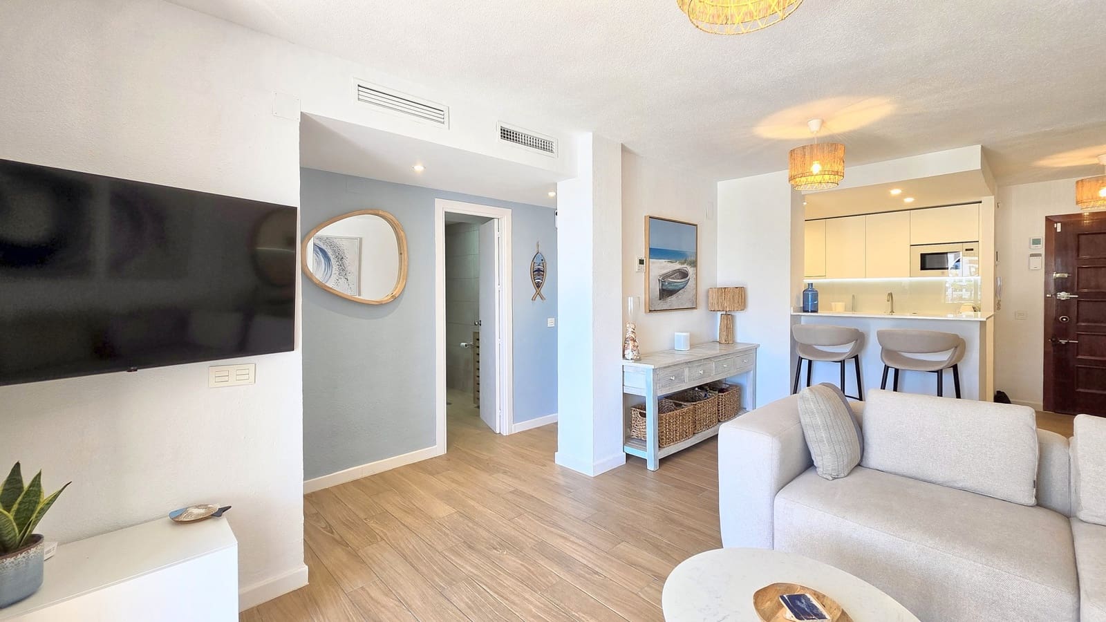 2 bedroom Apartment for sale in La Duquesa / Puerto de la Duquesa with garage - € 395,000 (Ref: 10167921)