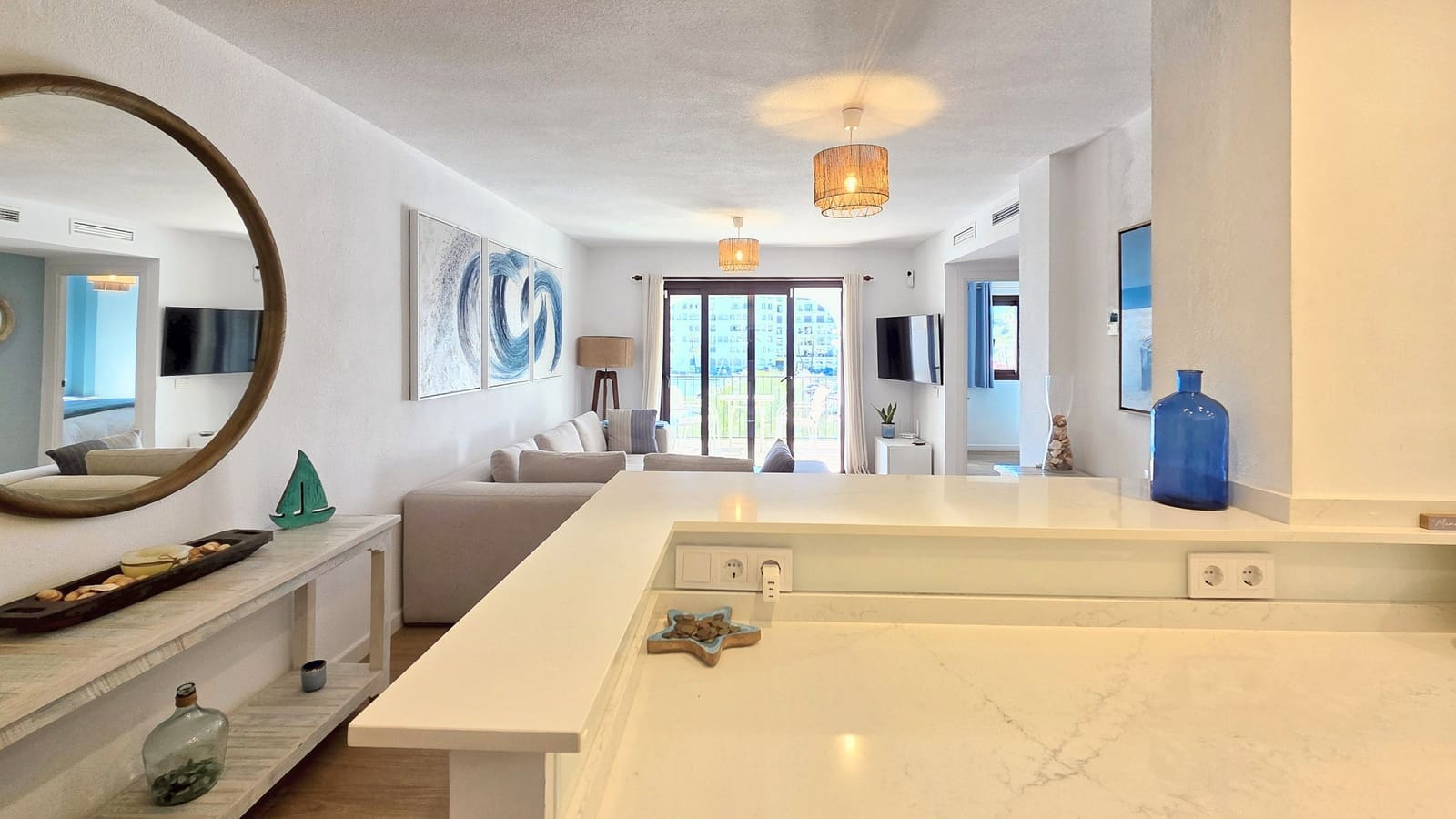 2 bedroom Apartment for sale in La Duquesa / Puerto de la Duquesa with garage - € 395,000 (Ref: 10167921)