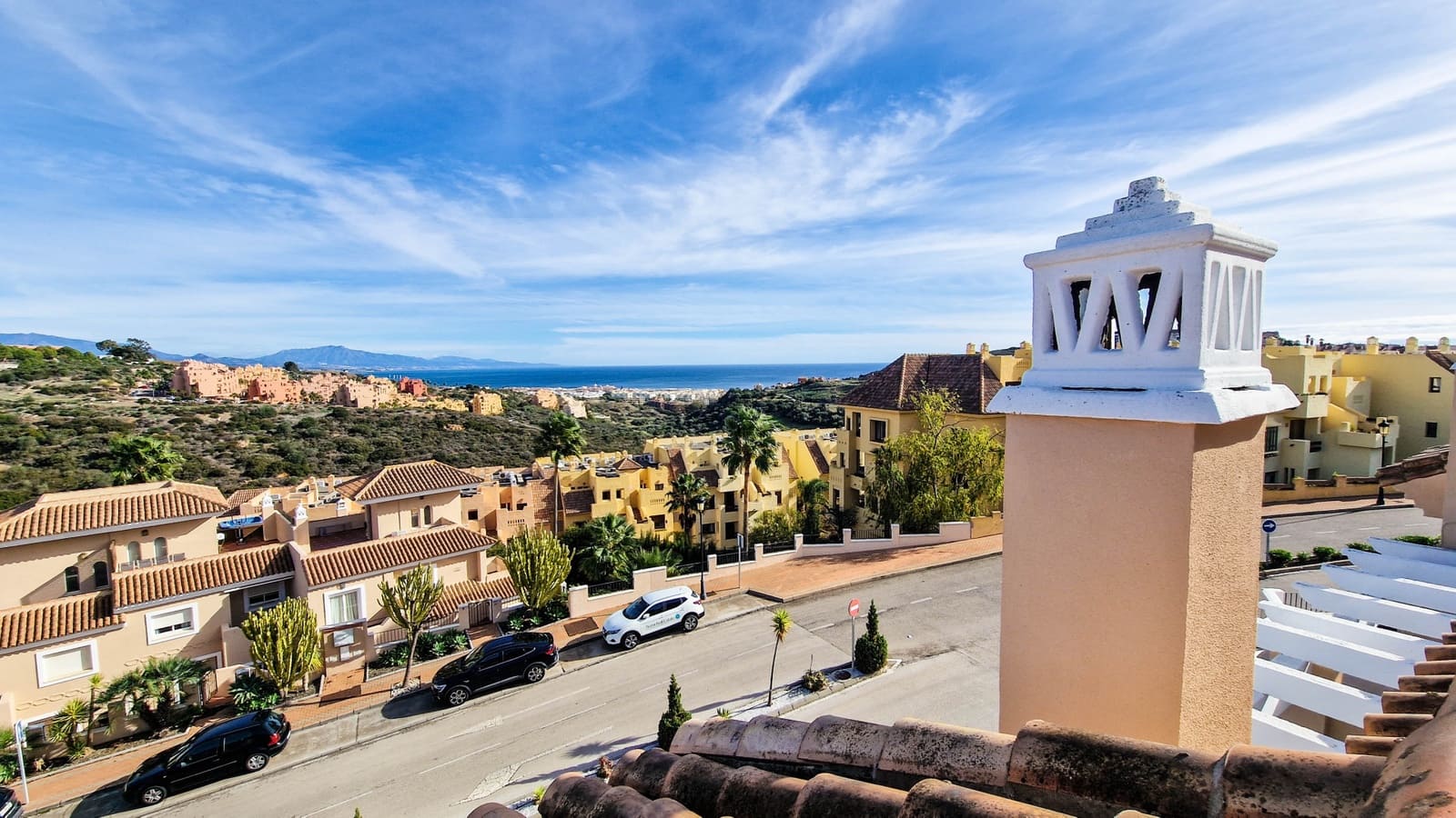 Casa de 3 habitaciones en La Duquesa / Puerto de la Duquesa, Manilva en venta con piscina garaje