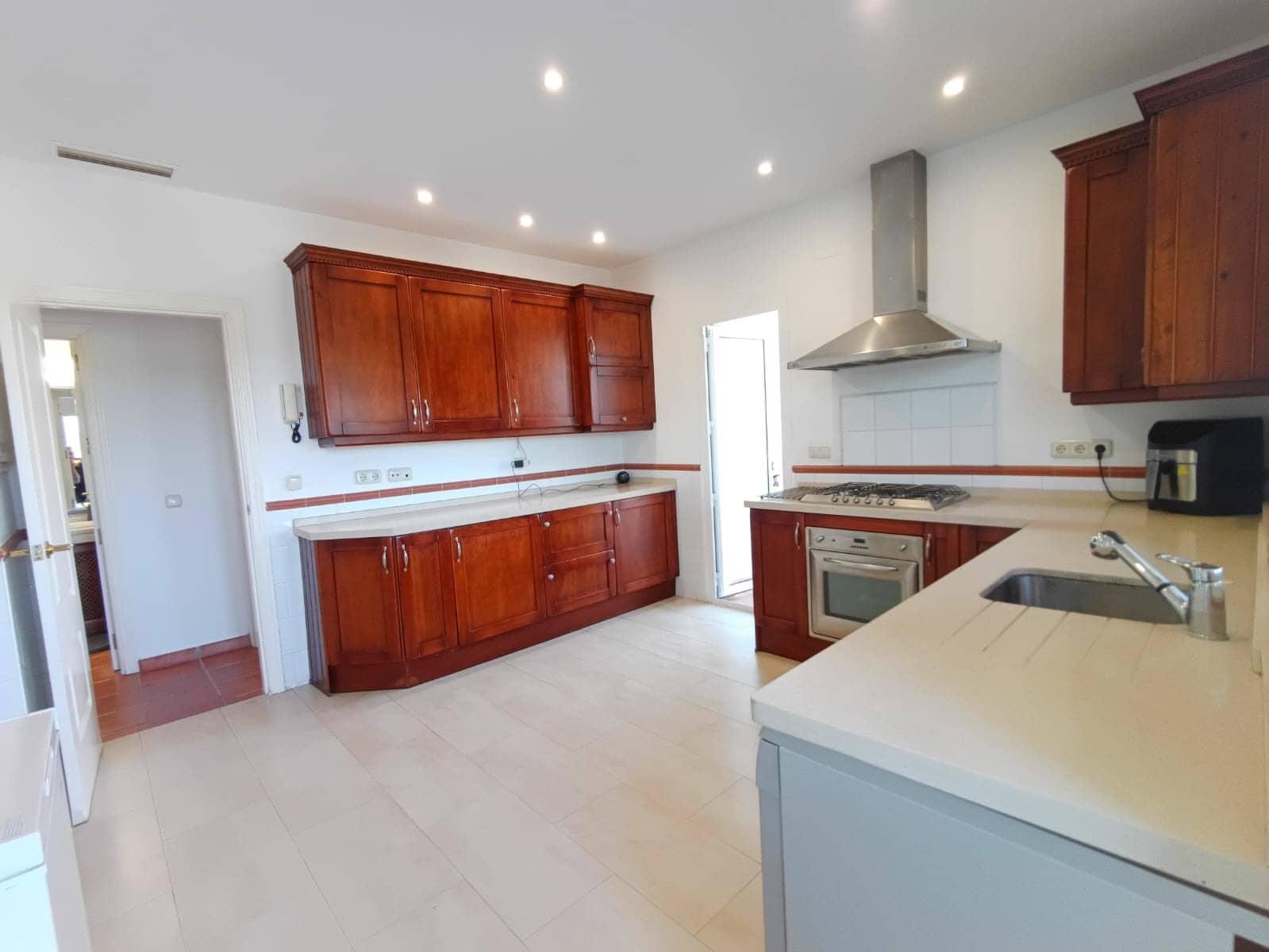 5 soveværelse Villa til salg i Sotogrande med swimmingpool garage - € 1.080.000 (Ref: 8094339)