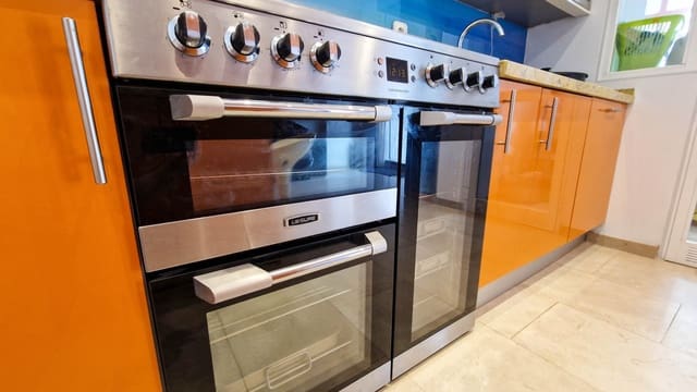 Apartamento de 2 habitaciones en La Duquesa / Puerto de la Duquesa, Manilva en venta con piscina garaje - 295.000 € (Ref: 8176733)