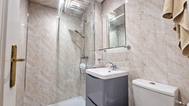 Apartamento de 2 habitaciones en La Duquesa / Puerto de la Duquesa, Manilva en venta con piscina garaje - 295.000 € (Ref: 8176733)