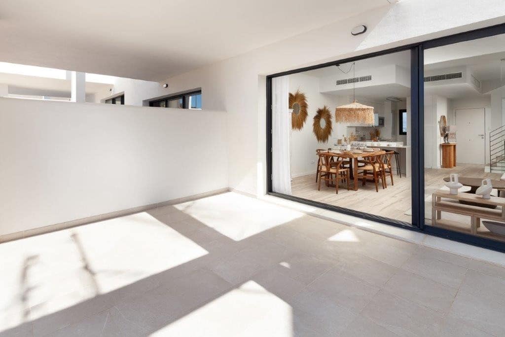 3 sypialnia Dom na sprzedaż w Manilva z basenem garażem - 547 000 € (Ref: 8182144)