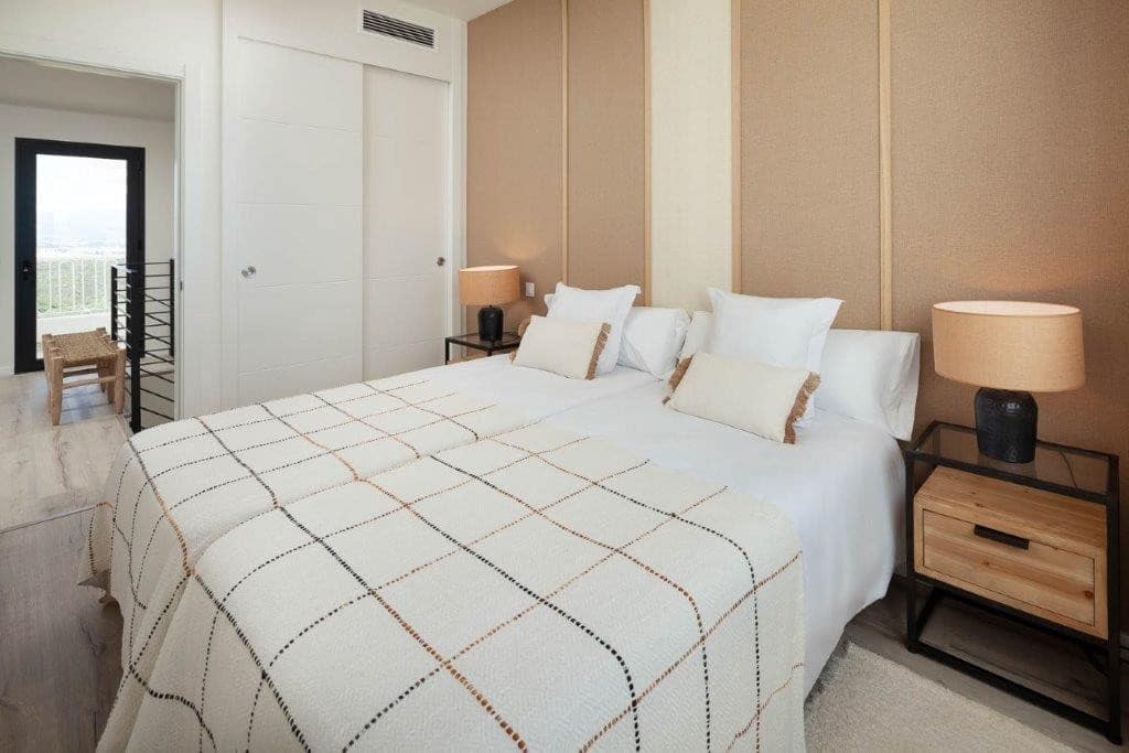 3 sypialnia Dom na sprzedaż w Manilva z basenem garażem - 547 000 € (Ref: 8182144)