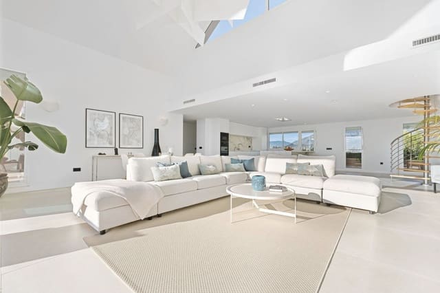 3 sypialnia Penthouse na sprzedaż w Nueva Andalucia, Marbella z basenem garażem - 1 850 000 € (Ref: 8633853)