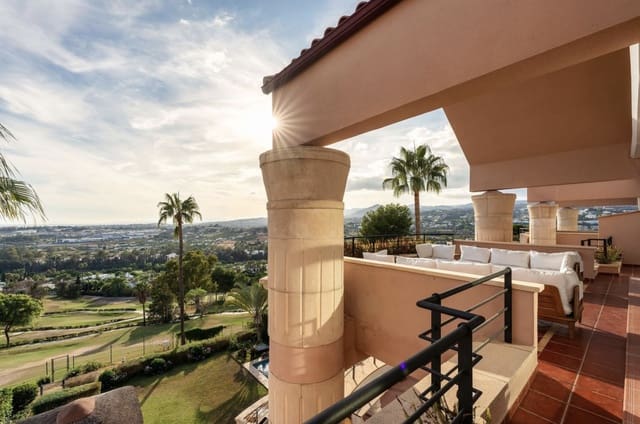 3 sypialnia Penthouse na sprzedaż w Nueva Andalucia, Marbella z basenem garażem - 1 850 000 € (Ref: 8633853)