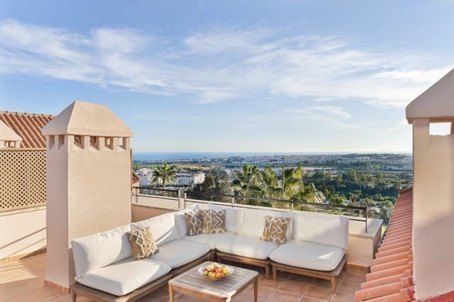 3 sypialnia Penthouse na sprzedaż w Nueva Andalucia, Marbella z basenem garażem - 1 850 000 € (Ref: 8633853)