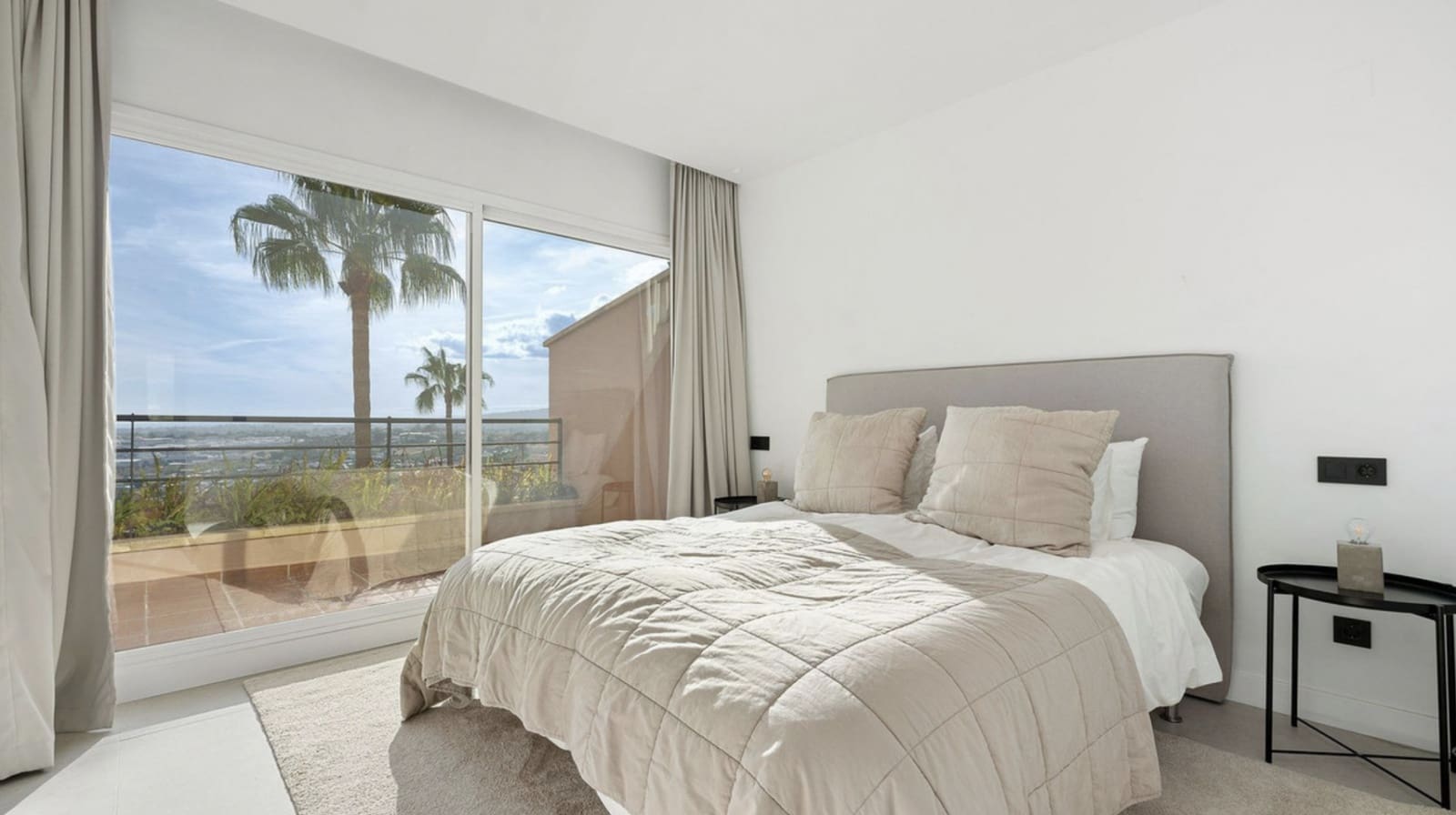 Ático de 3 habitaciones en Nueva Andalucia en venta con piscina garaje - 1.850.000 € (Ref: 8633853)