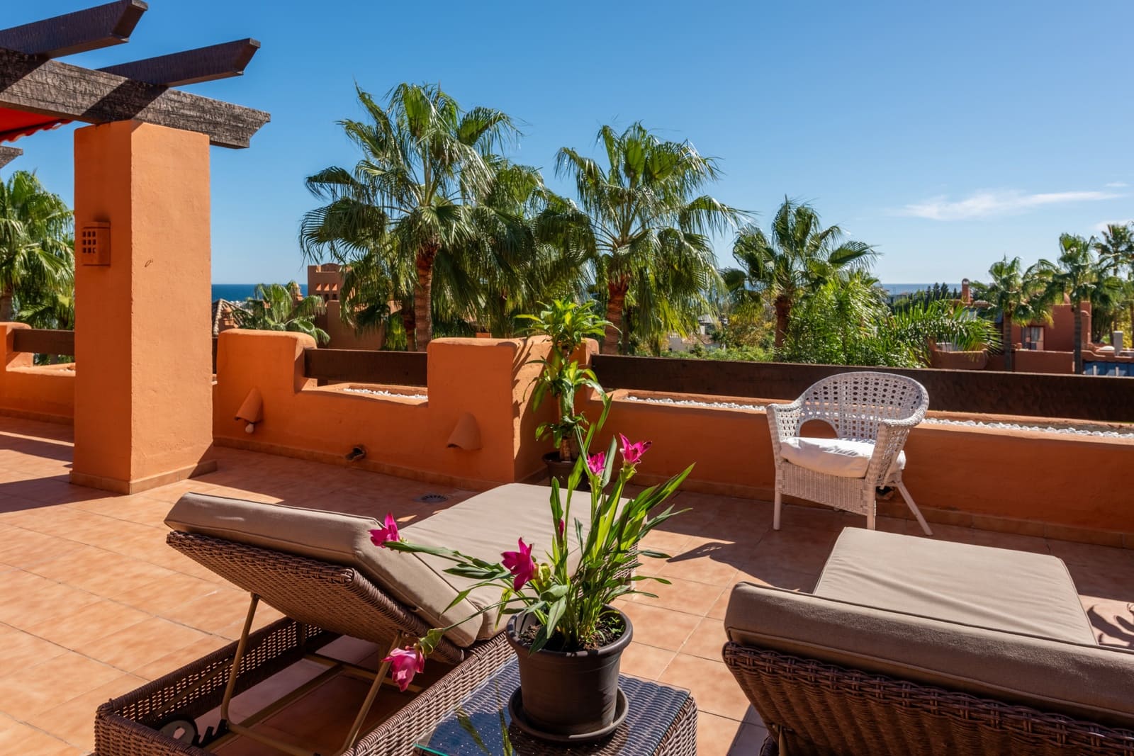 3 bedroom Penthouse for sale in Nueva Andalucia with pool garage - € 1,895,000 (Ref: 8633854)