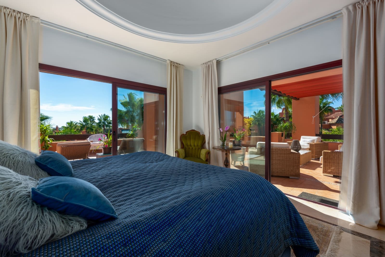 3 bedroom Penthouse for sale in Nueva Andalucia with pool garage - € 1,895,000 (Ref: 8633854)