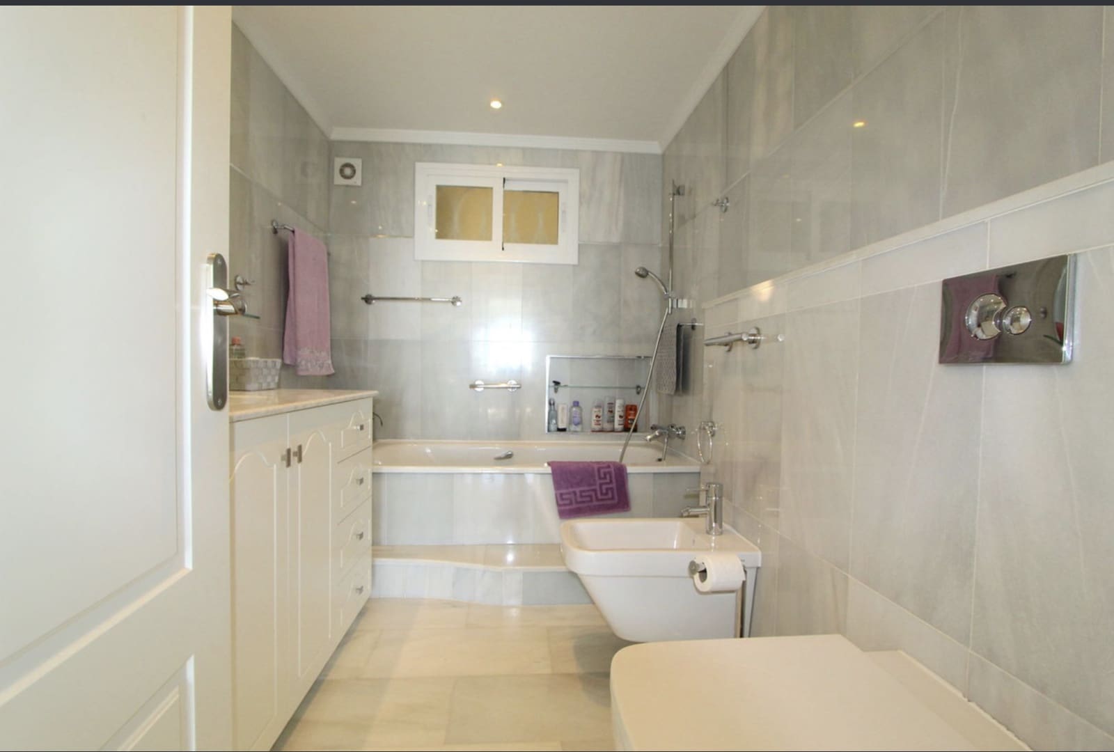 3 bedroom Apartment for sale in Marbella - € 1,200,000 (Ref: 8695653)