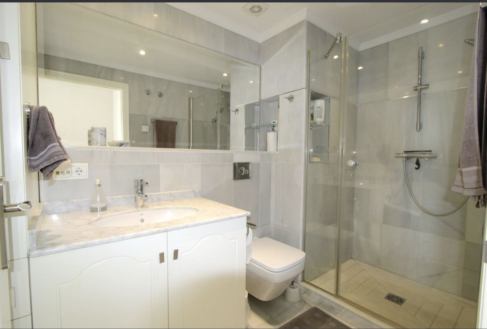 3 bedroom Apartment for sale in Marbella - € 1,200,000 (Ref: 8695653)