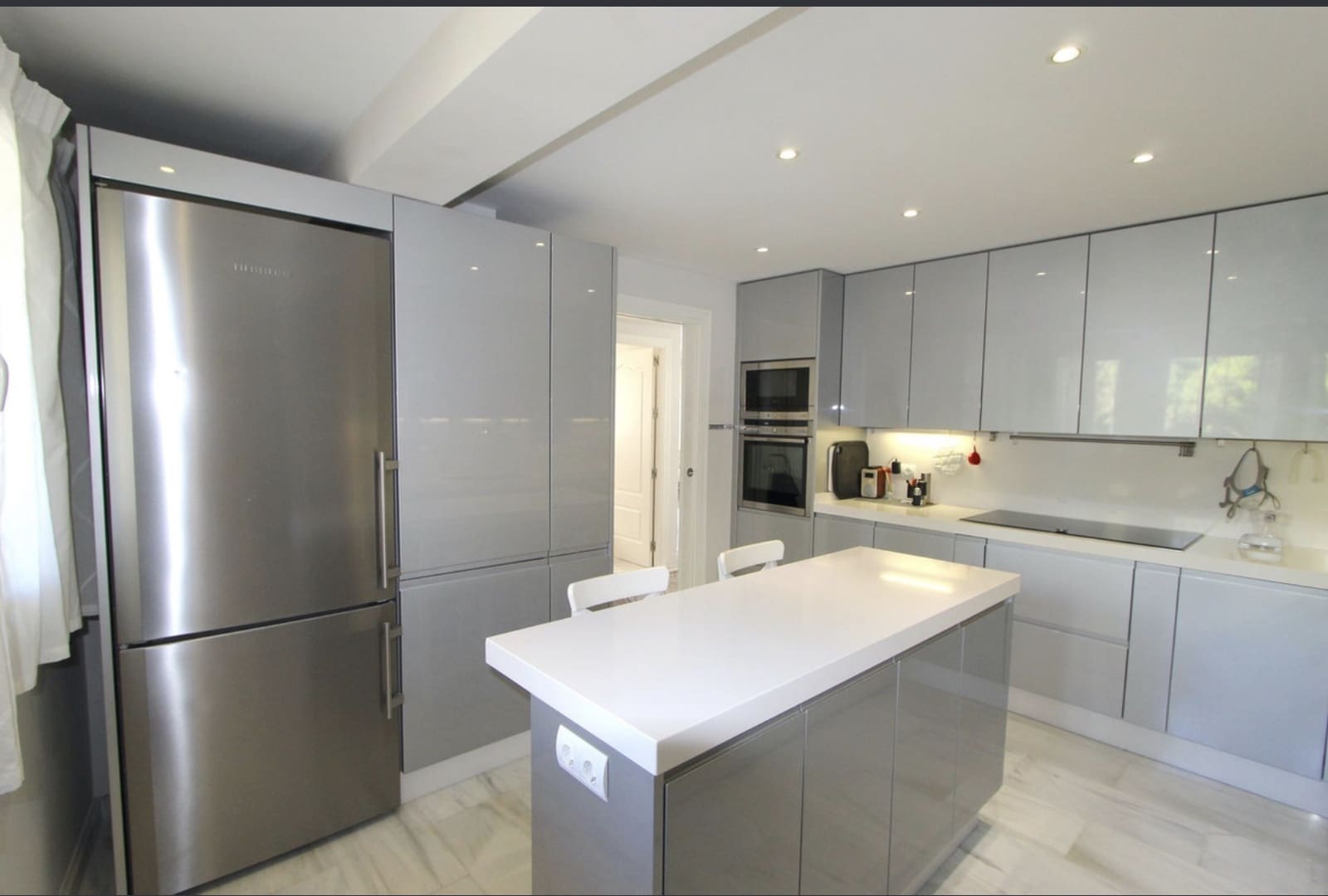 3 bedroom Apartment for sale in Marbella - € 1,200,000 (Ref: 8695653)