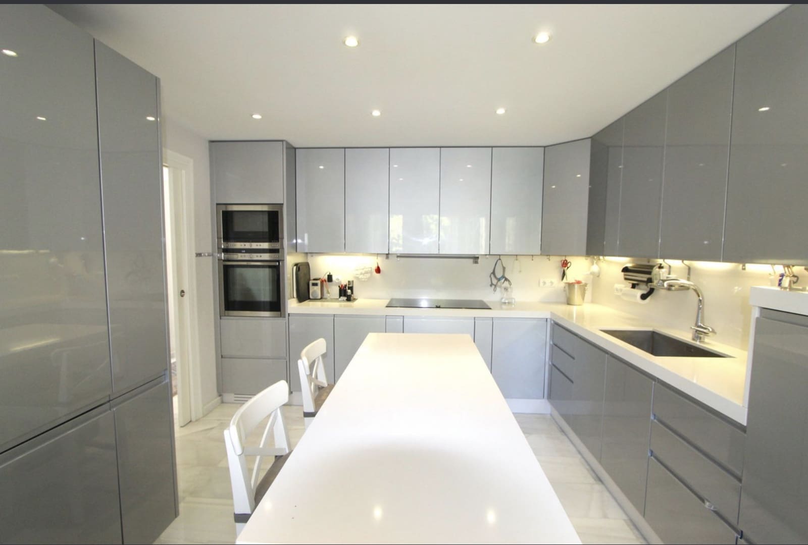 3 bedroom Apartment for sale in Marbella - € 1,200,000 (Ref: 8695653)