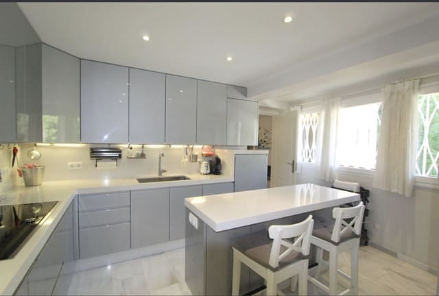 Apartamento de 3 habitaciones en Marbella en venta - 1.200.000 € (Ref: 8695653)