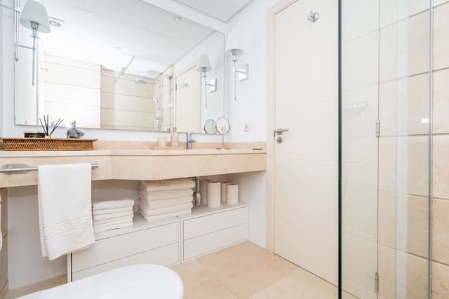 Apartamento de 3 habitaciones en Casares en venta con piscina garaje - 610.000 € (Ref: 8816521)