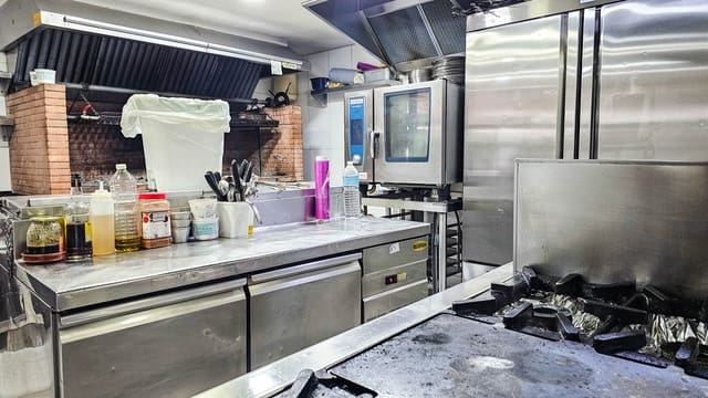 Restaurant/Bar til salg i La Duquesa / Puerto de la Duquesa, Manilva med garage - € 850.000 (Ref: 8934604)