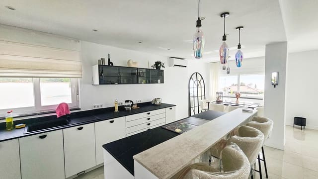 4 chambre Villa/Maison à vendre à La Duquesa / Puerto de la Duquesa, Manilva avec piscine - 1 100 000 € (Ref: 8938223)