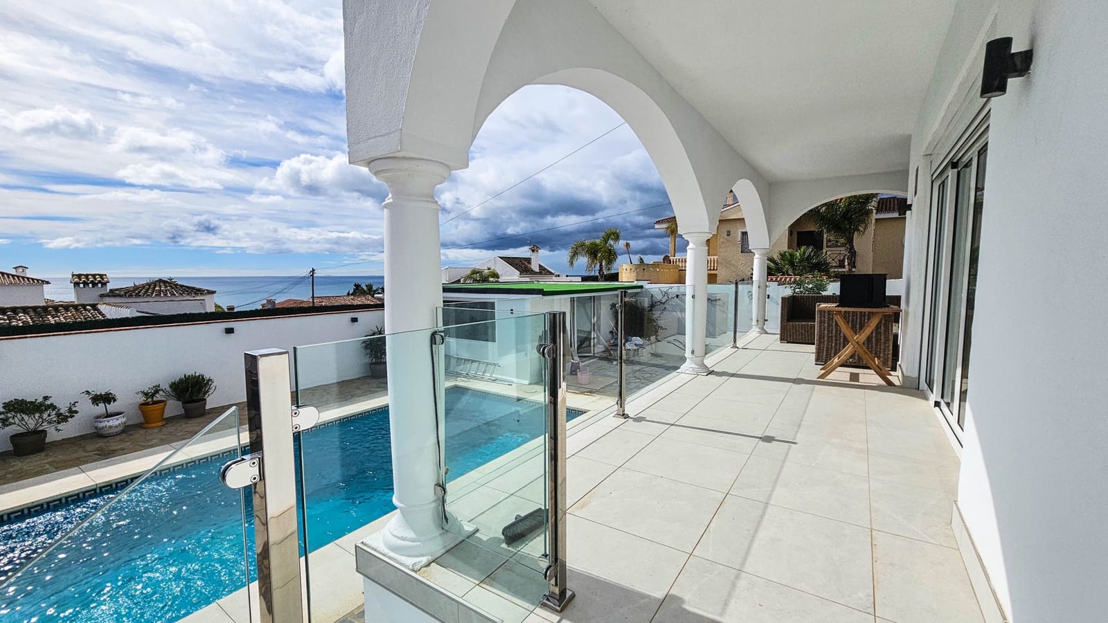 4 chambre Villa/Maison à vendre à La Duquesa / Puerto de la Duquesa avec piscine - 1 100 000 € (Ref: 8938223)