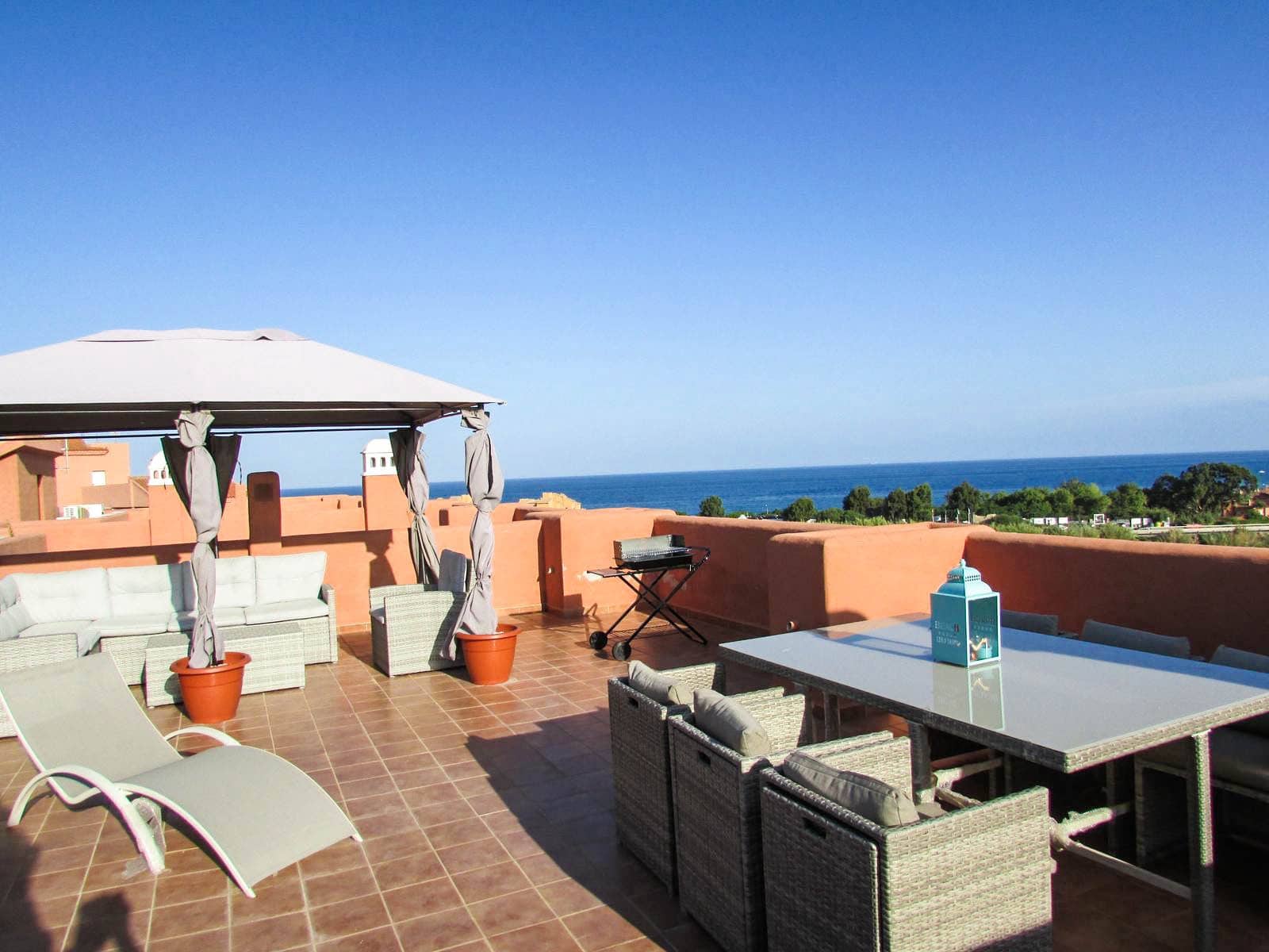 2 soveværelse Penthouse til salg i La Duquesa / Puerto de la Duquesa med swimmingpool garage - € 335.000 (Ref: 8949914)