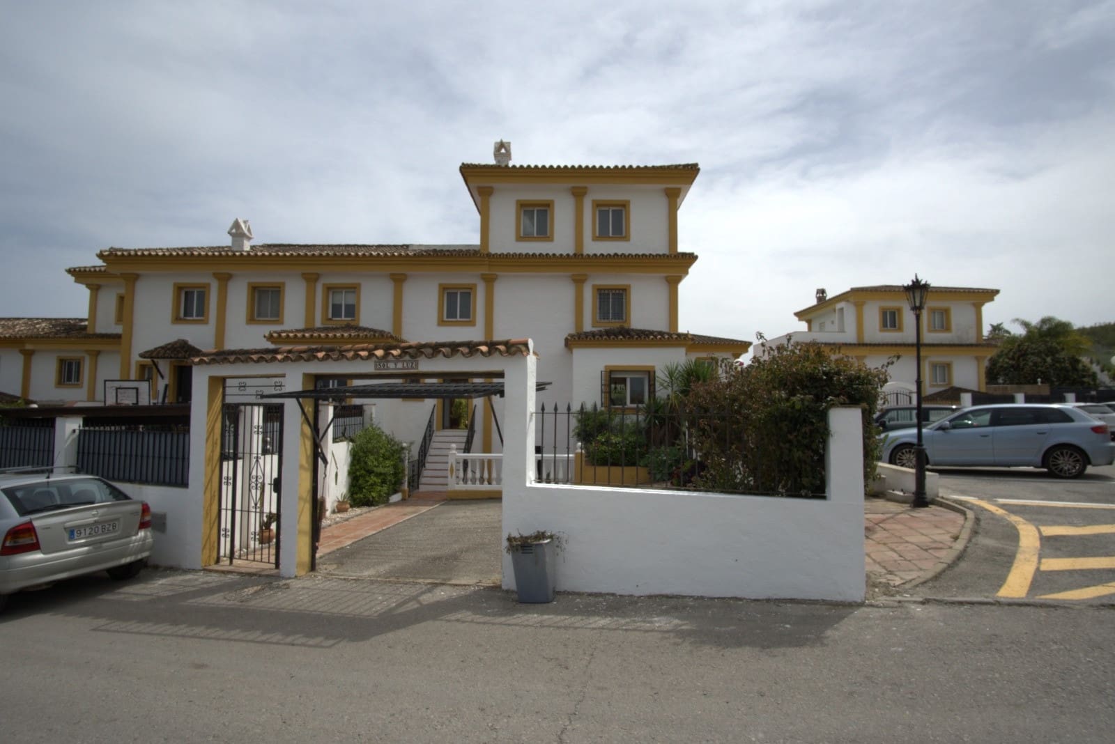 4 soveværelse Semi-Rækkehus til salg i Manilva med swimmingpool - € 439.950 (Ref: 9104040)