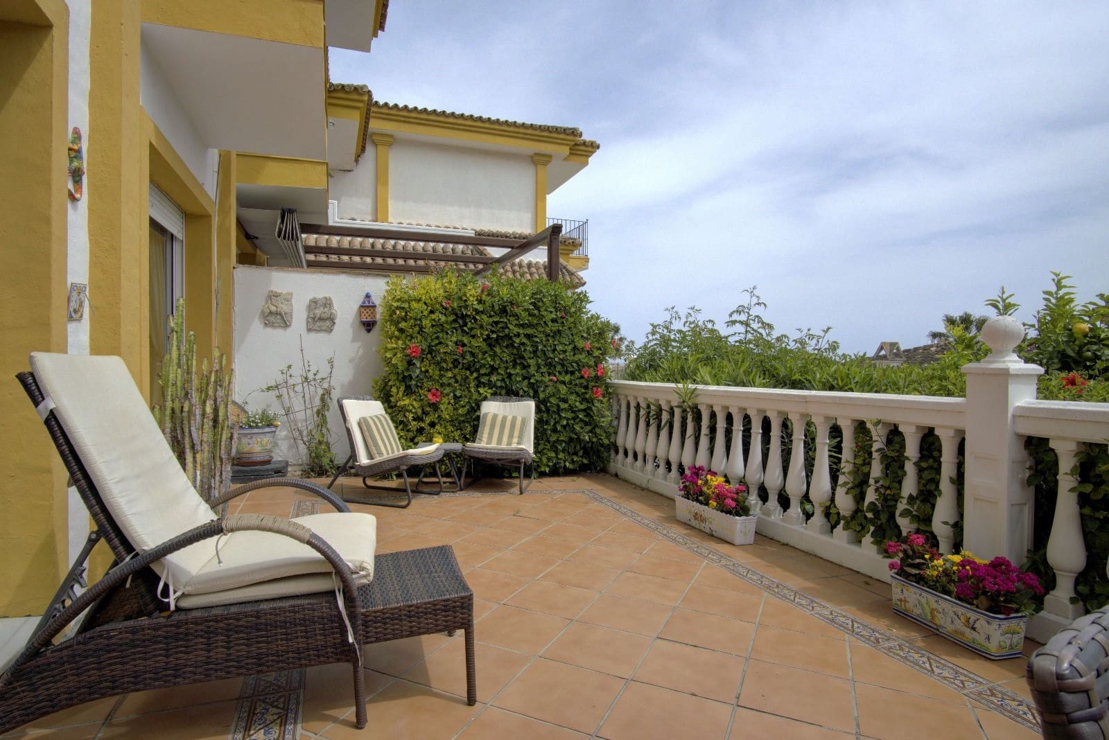 4 soveværelse Semi-Rækkehus til salg i Manilva med swimmingpool - € 439.950 (Ref: 9104040)