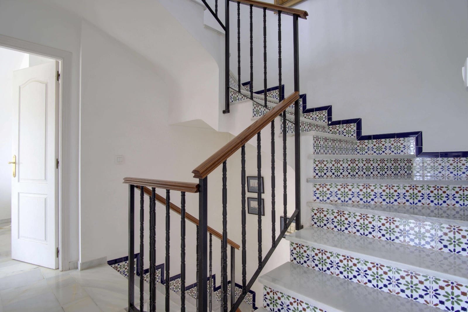 4 soveværelse Semi-Rækkehus til salg i Manilva med swimmingpool - € 439.950 (Ref: 9104040)