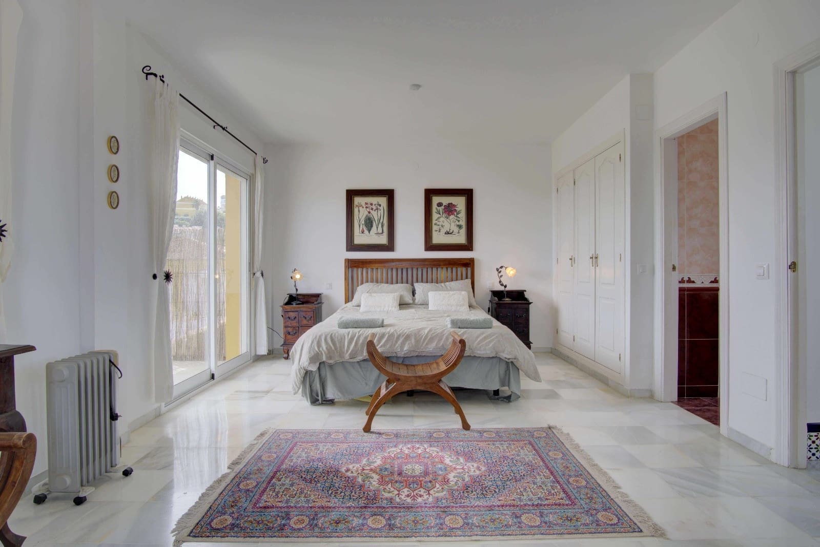 4 soveværelse Semi-Rækkehus til salg i Manilva med swimmingpool - € 439.950 (Ref: 9104040)