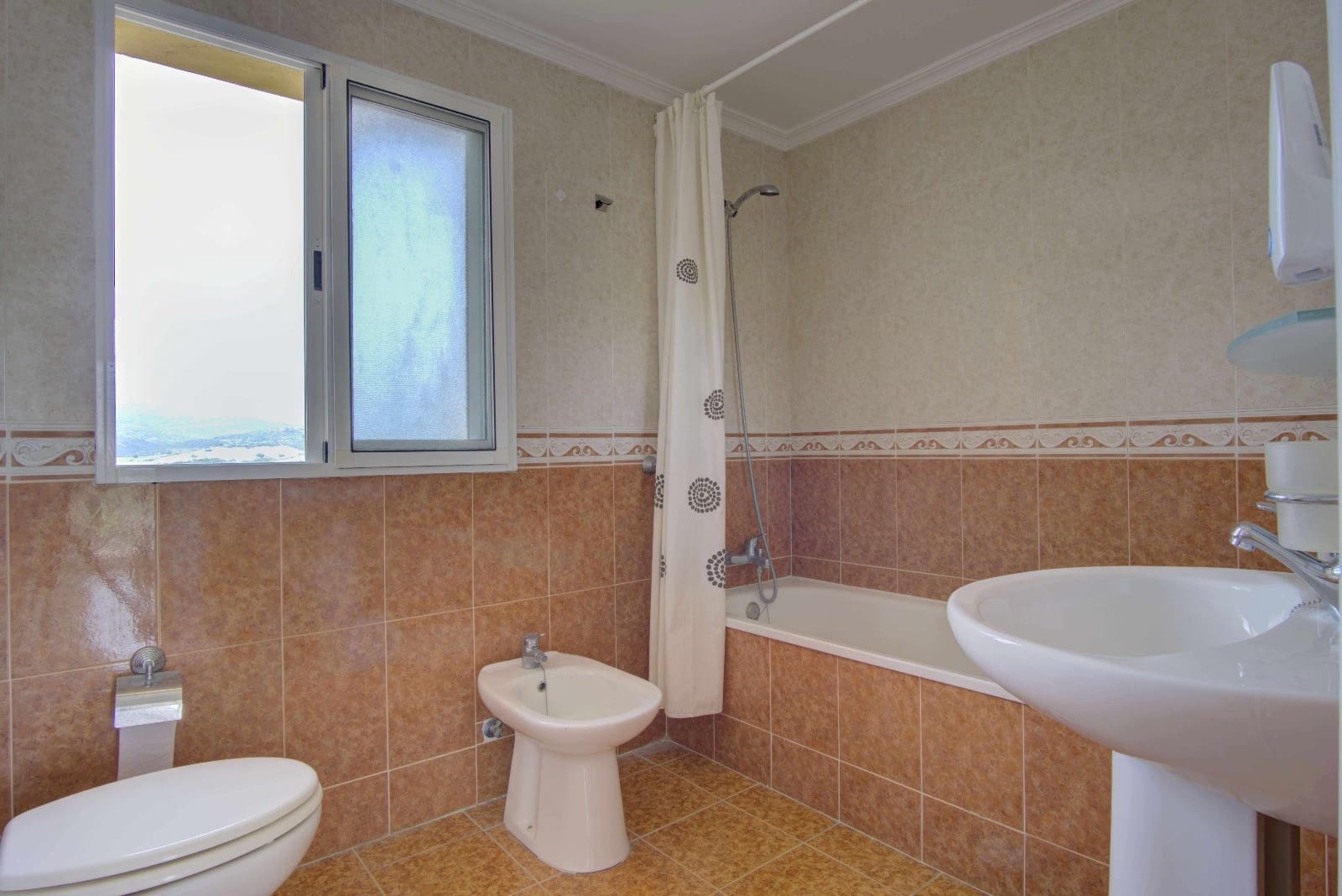 4 soveværelse Semi-Rækkehus til salg i Manilva med swimmingpool - € 439.950 (Ref: 9104040)