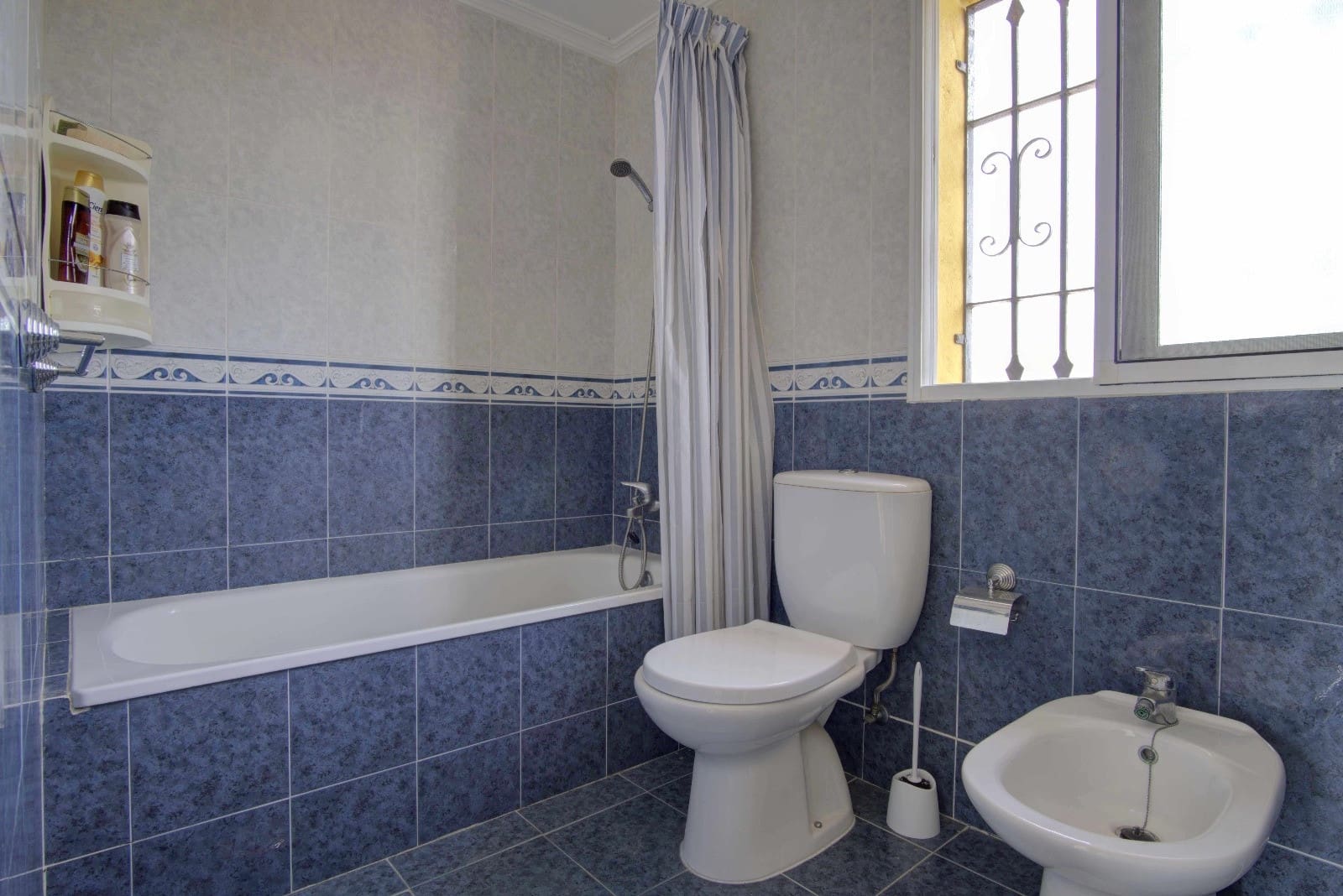 4 soveværelse Semi-Rækkehus til salg i Manilva med swimmingpool - € 439.950 (Ref: 9104040)