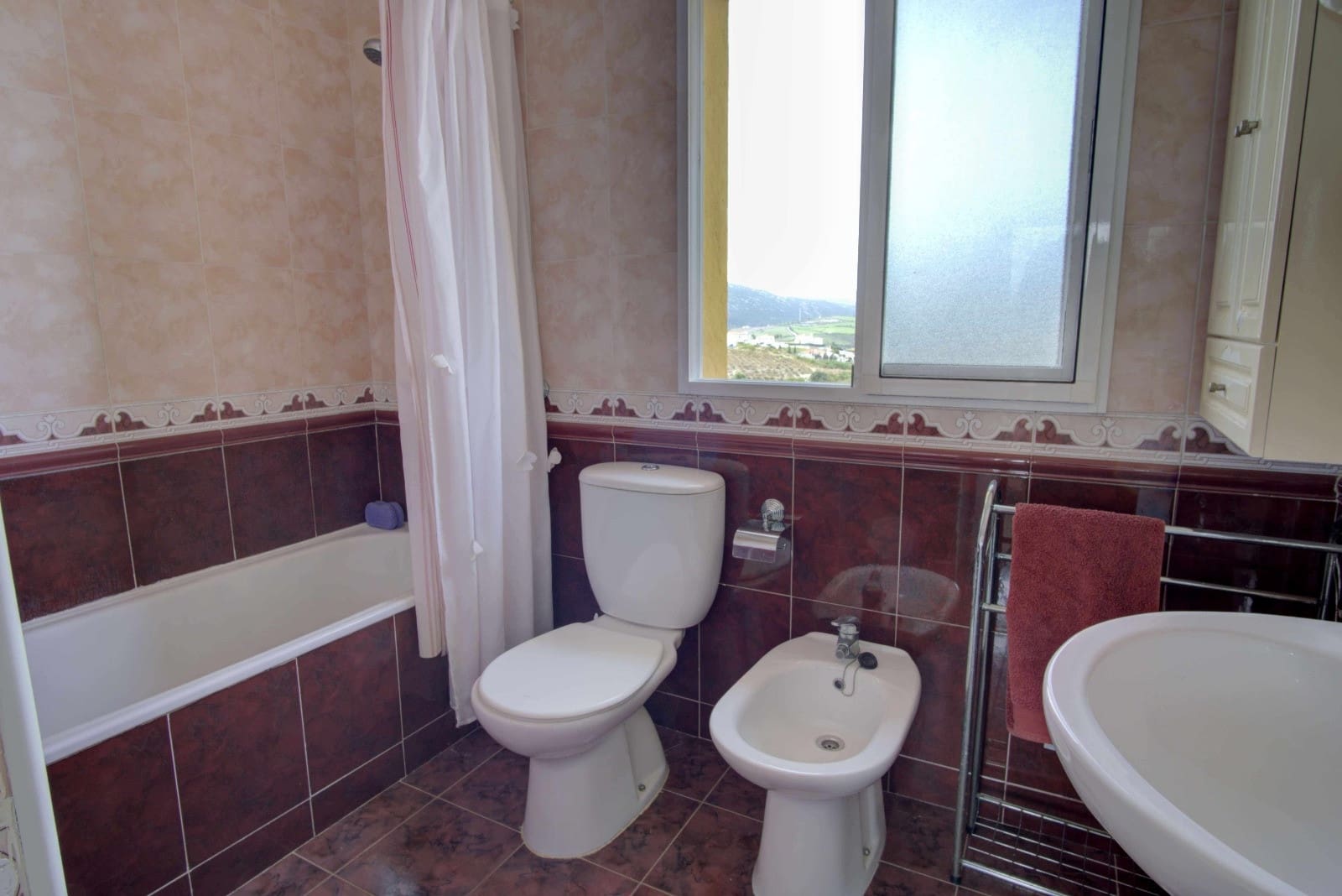 4 soveværelse Semi-Rækkehus til salg i Manilva med swimmingpool - € 439.950 (Ref: 9104040)