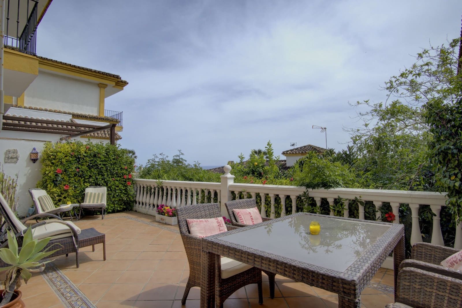 4 soveværelse Semi-Rækkehus til salg i Manilva med swimmingpool - € 439.950 (Ref: 9104040)