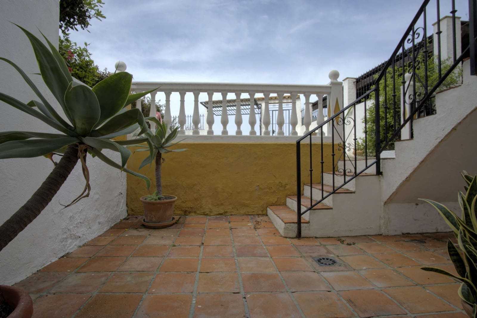 4 soveværelse Semi-Rækkehus til salg i Manilva med swimmingpool - € 439.950 (Ref: 9104040)