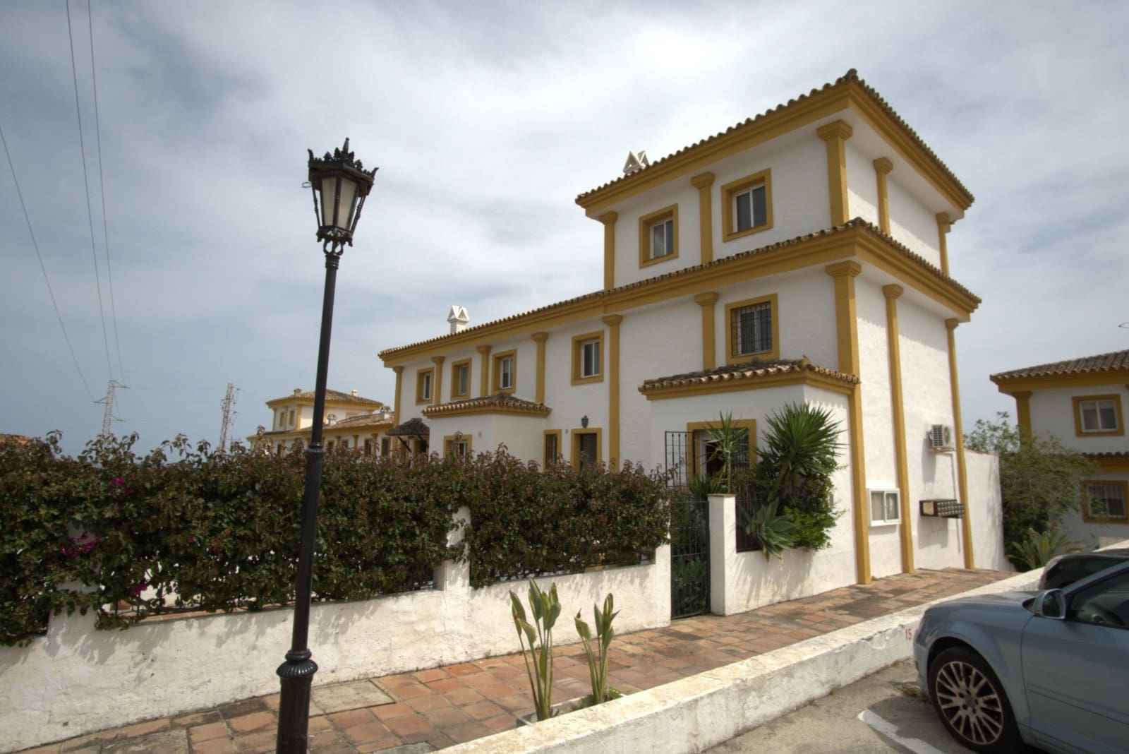 4 soveværelse Semi-Rækkehus til salg i Manilva med swimmingpool - € 439.950 (Ref: 9104040)