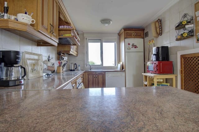 4 soveværelse Semi-Rækkehus til salg i Manilva Pueblo, Manilva med swimmingpool - € 439.950 (Ref: 9104040)