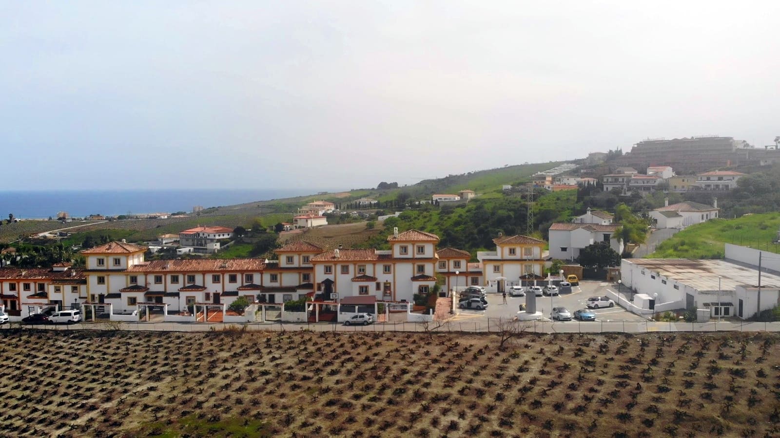 4 soveværelse Semi-Rækkehus til salg i Manilva med swimmingpool - € 439.950 (Ref: 9104040)