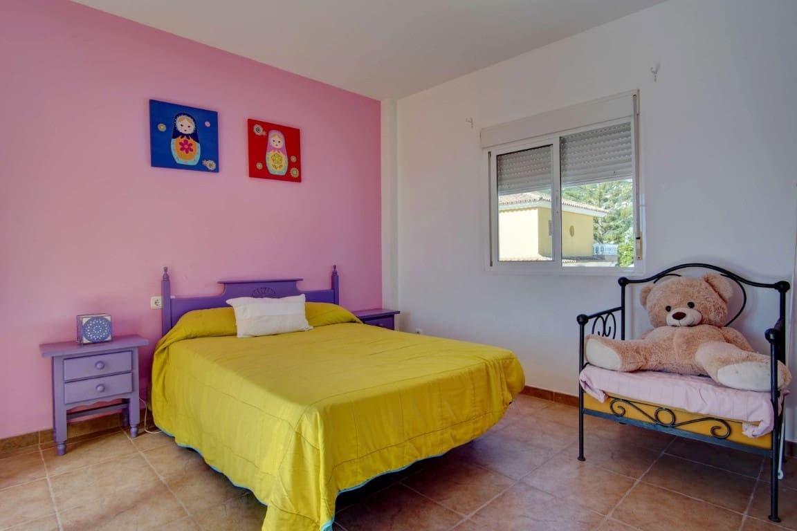 4 soveværelse Villa til salg i Sotogrande - € 595.000 (Ref: 9108420)