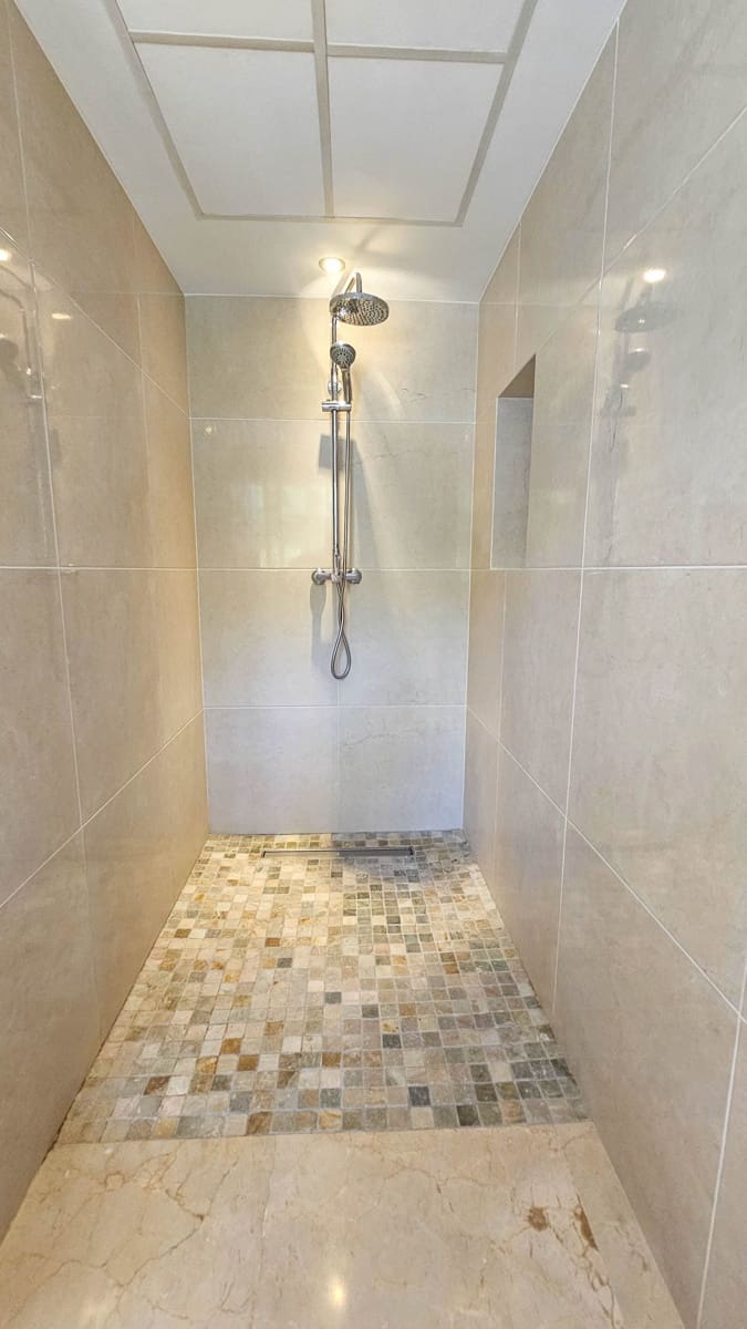 4 soverom Kjedet enebolig til salgs i Manilva med svømmebasseng garasje - € 695 000 (Ref: 9177181)