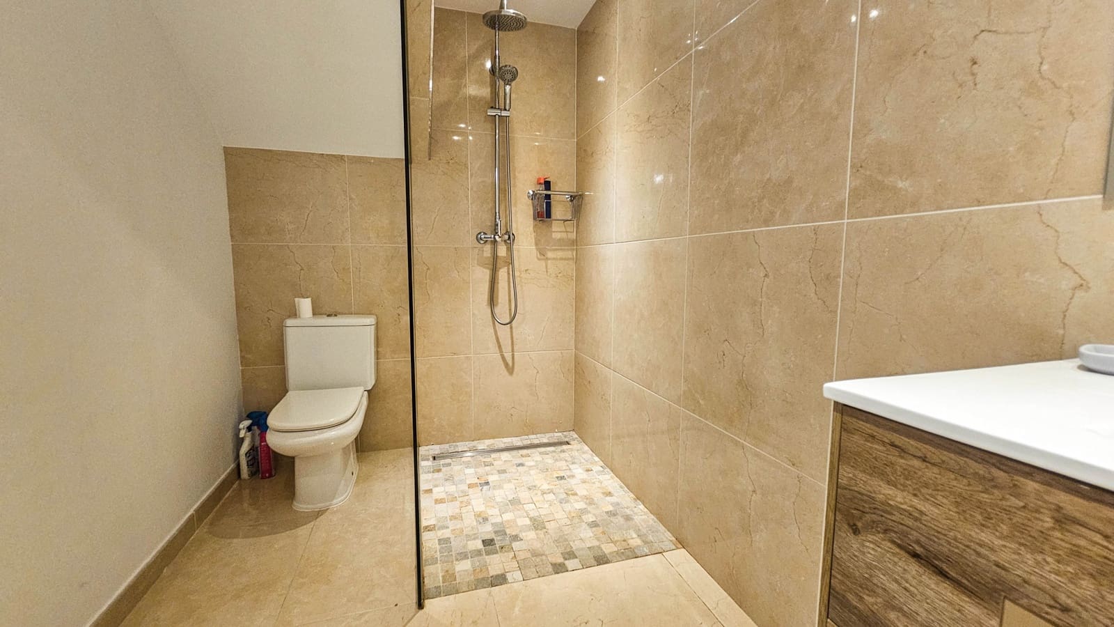 4 soverom Kjedet enebolig til salgs i Manilva med svømmebasseng garasje - € 695 000 (Ref: 9177181)