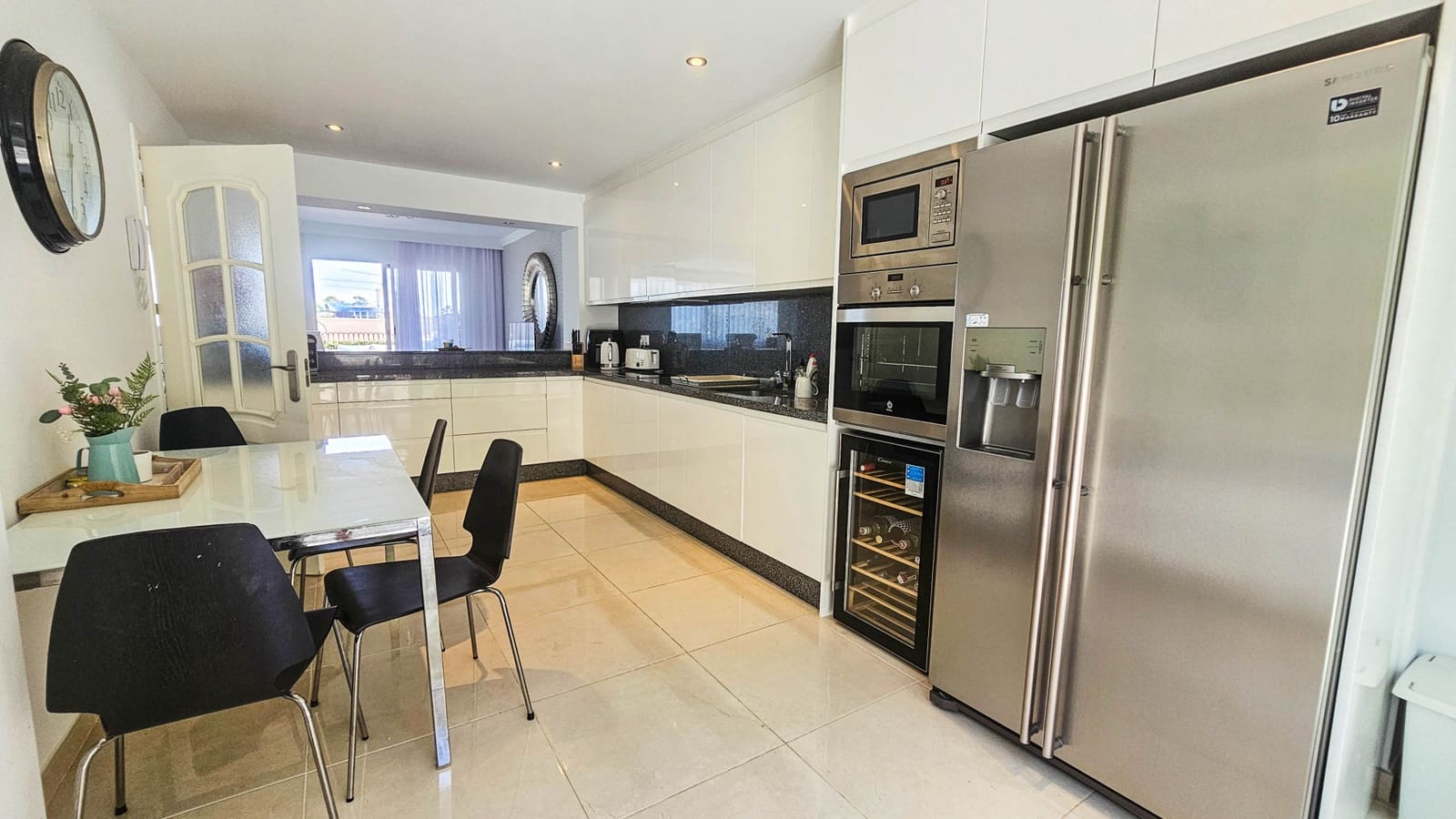 4 soverom Kjedet enebolig til salgs i Manilva med svømmebasseng garasje - € 695 000 (Ref: 9177181)