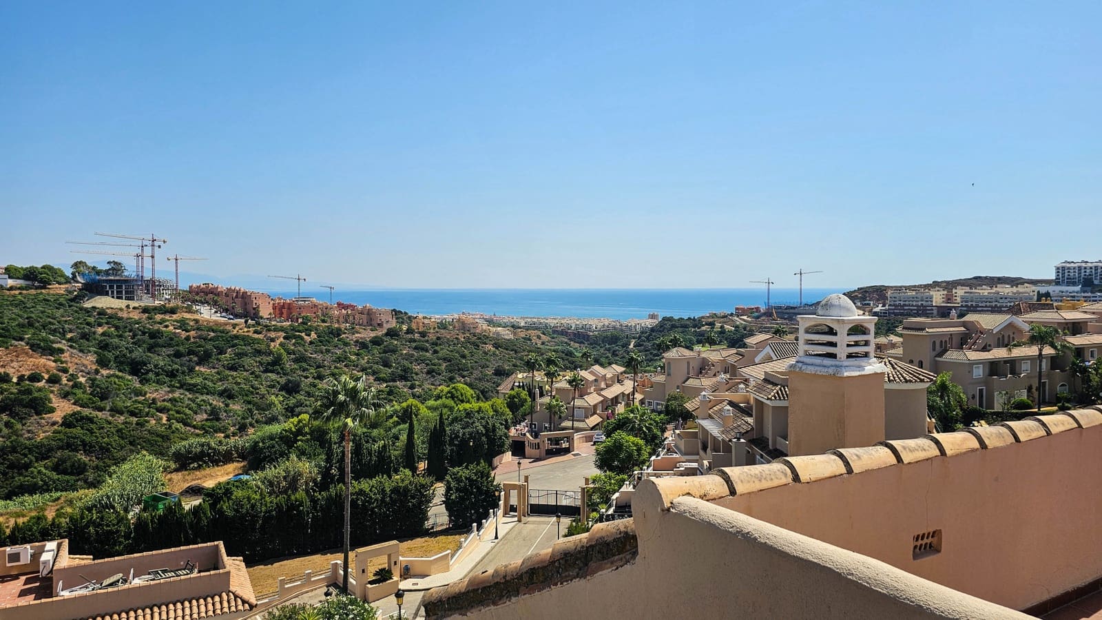 4 soverom Kjedet enebolig til salgs i Manilva med svømmebasseng garasje - € 695 000 (Ref: 9177181)