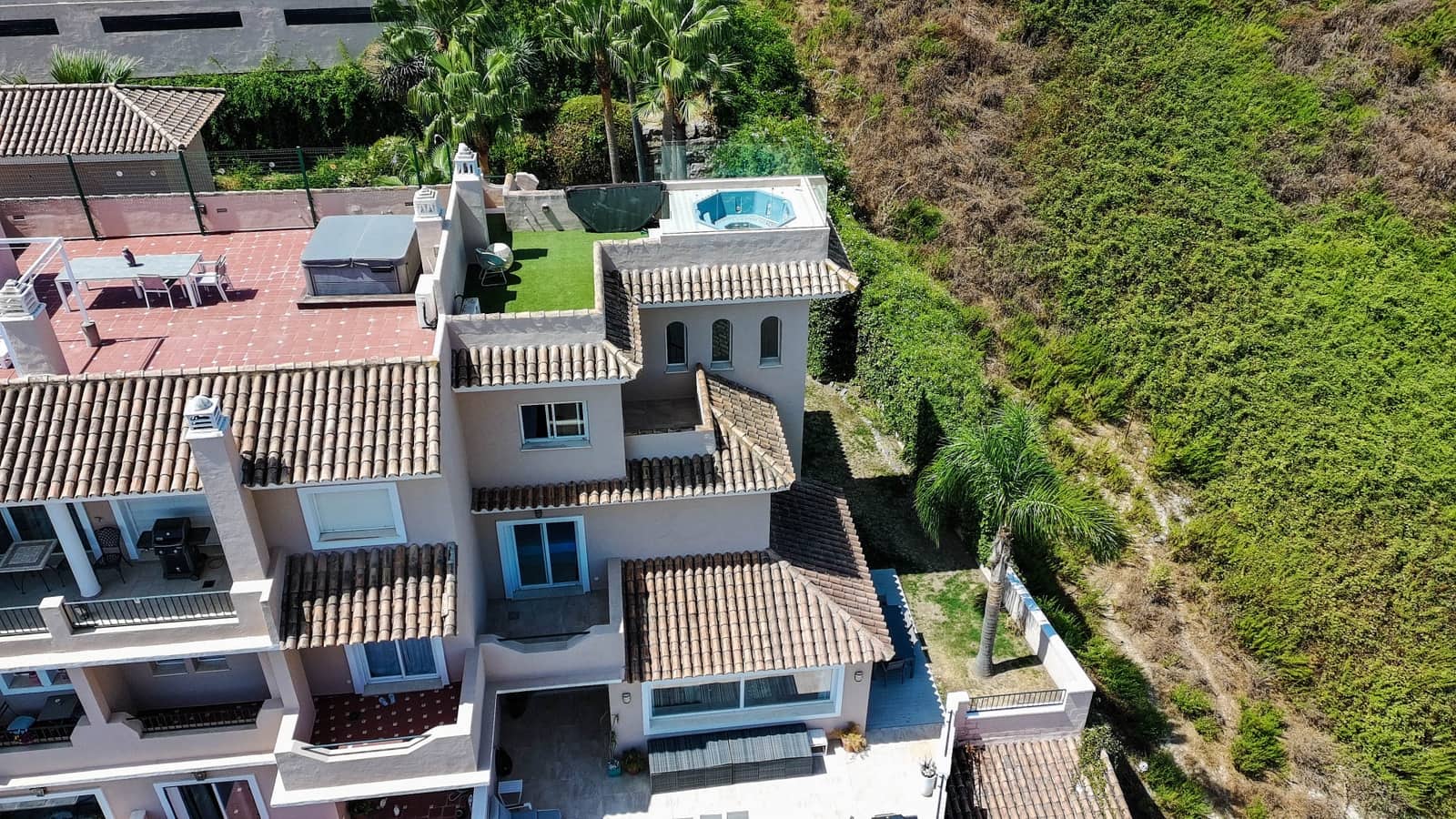 4 soverom Kjedet enebolig til salgs i Manilva med svømmebasseng garasje - € 695 000 (Ref: 9177181)