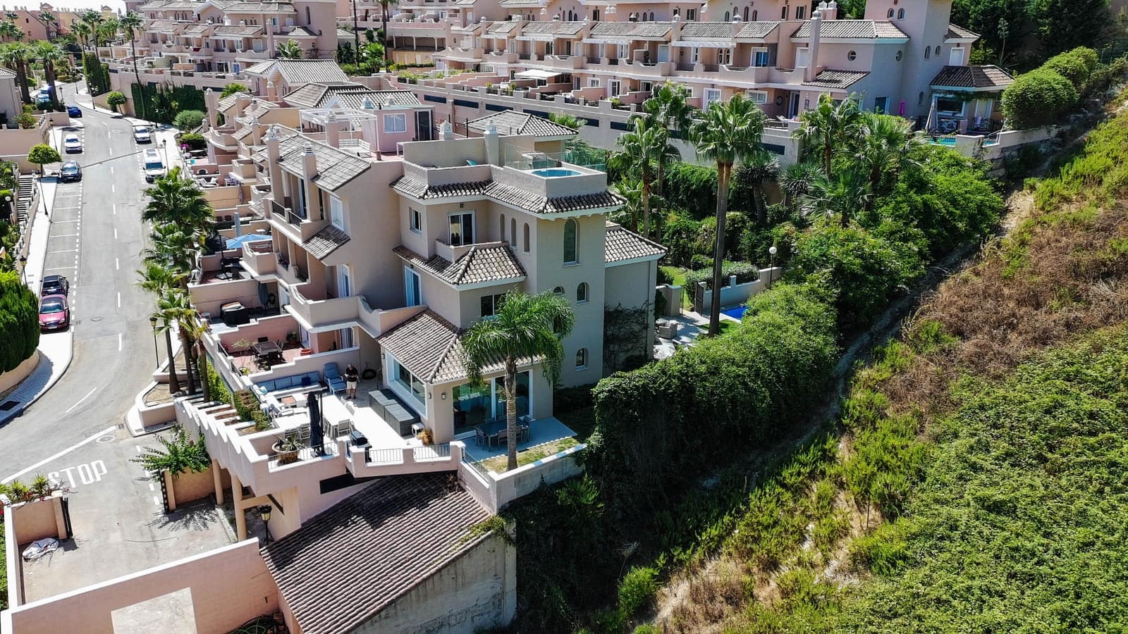 4 soverom Kjedet enebolig til salgs i Manilva med svømmebasseng garasje - € 695 000 (Ref: 9177181)