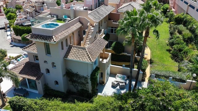 4 soveværelse Semi-Rækkehus til salg i La Duquesa / Puerto de la Duquesa, Manilva med swimmingpool garage - € 695.000 (Ref: 9177181)