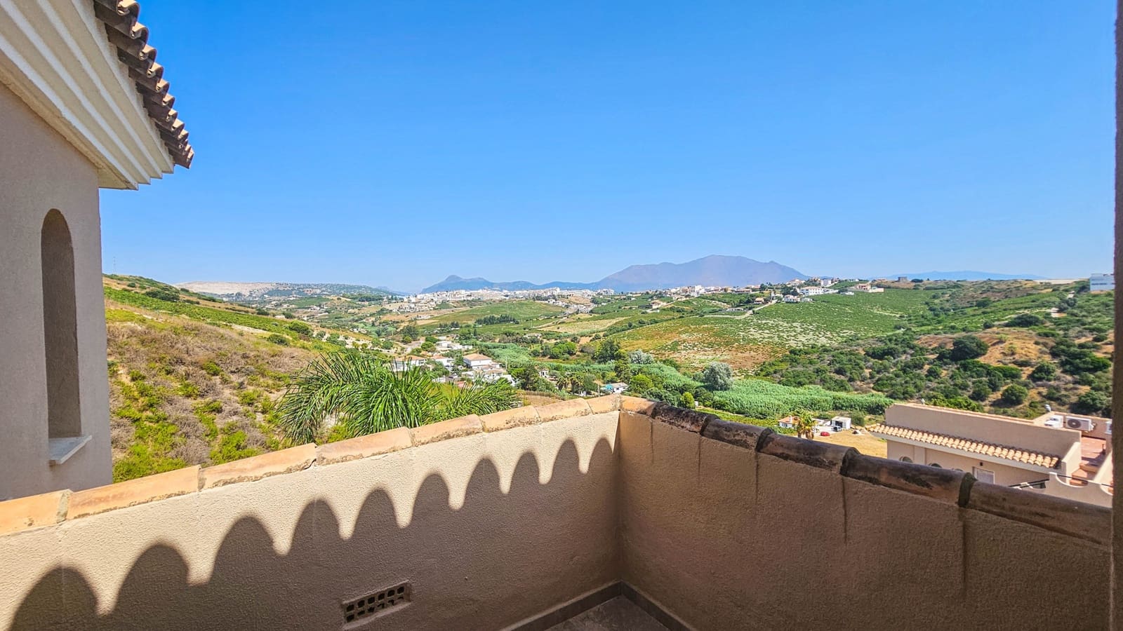 4 slaapkamer Halfvrijstaande villa te koop in Manilva met zwembad garage - € 645.000 (Ref: 9177181)